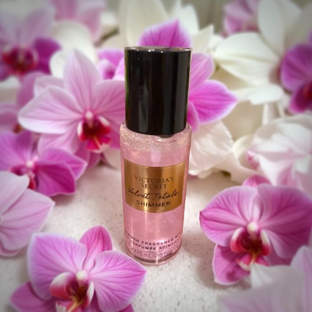 Victoria's Secret Body Fragrance Shimmer Mist Spray Velvet Petals 2.5 oz